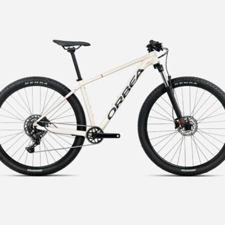 Moderne witte mountainbike S/M voor trail en off-road avonturen.